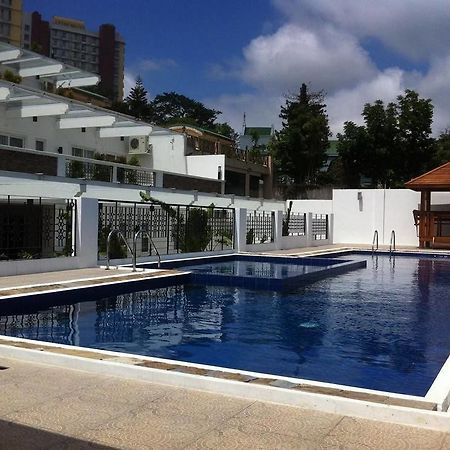 Vista Real Hotel Tagaytay City Exterior foto