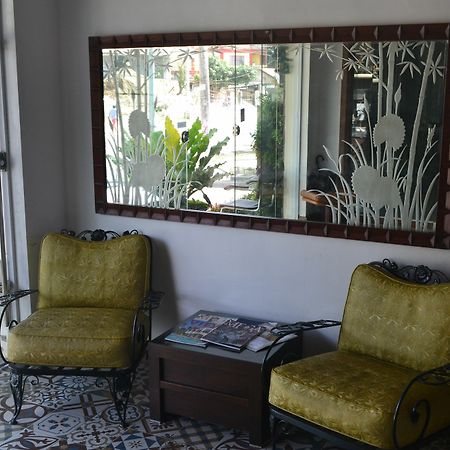 Vista Real Hotel Tagaytay City Exterior foto