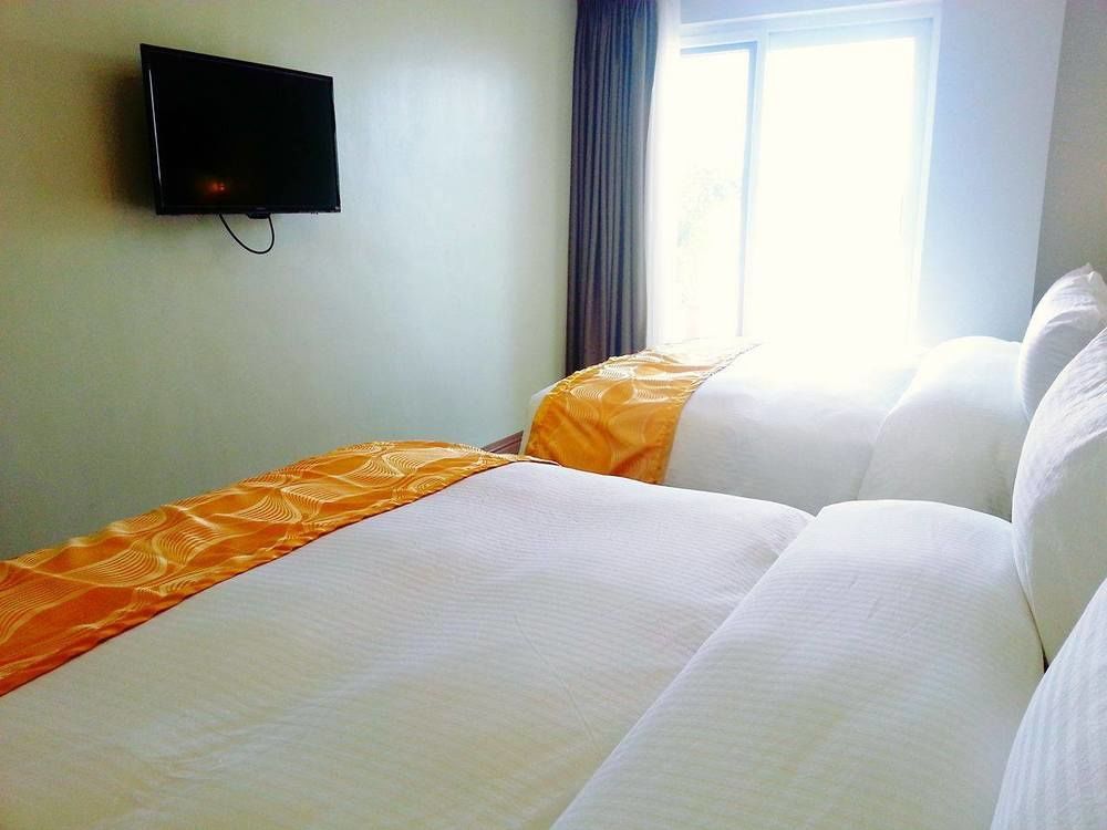 Vista Real Hotel Tagaytay City Exterior foto