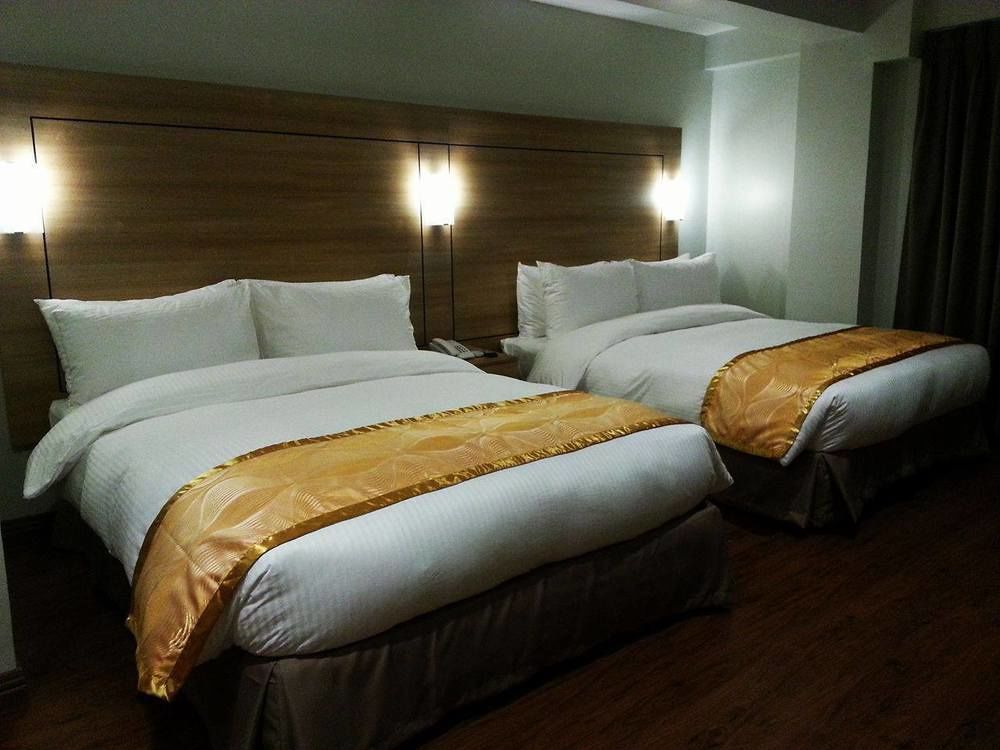 Vista Real Hotel Tagaytay City Exterior foto