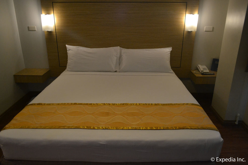 Vista Real Hotel Tagaytay City Exterior foto