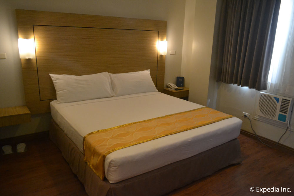 Vista Real Hotel Tagaytay City Exterior foto