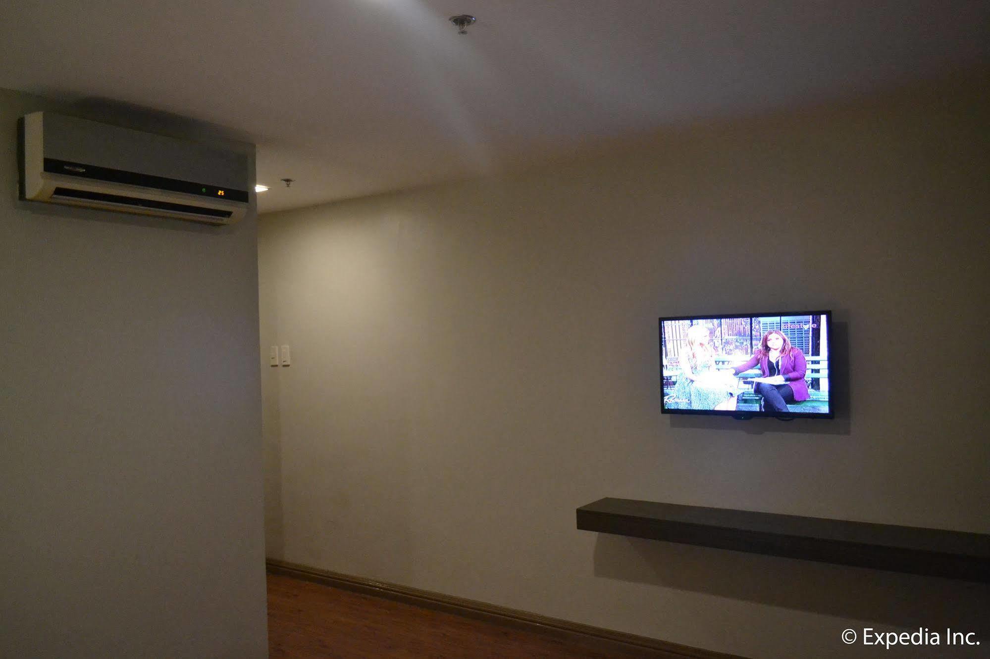 Vista Real Hotel Tagaytay City Exterior foto