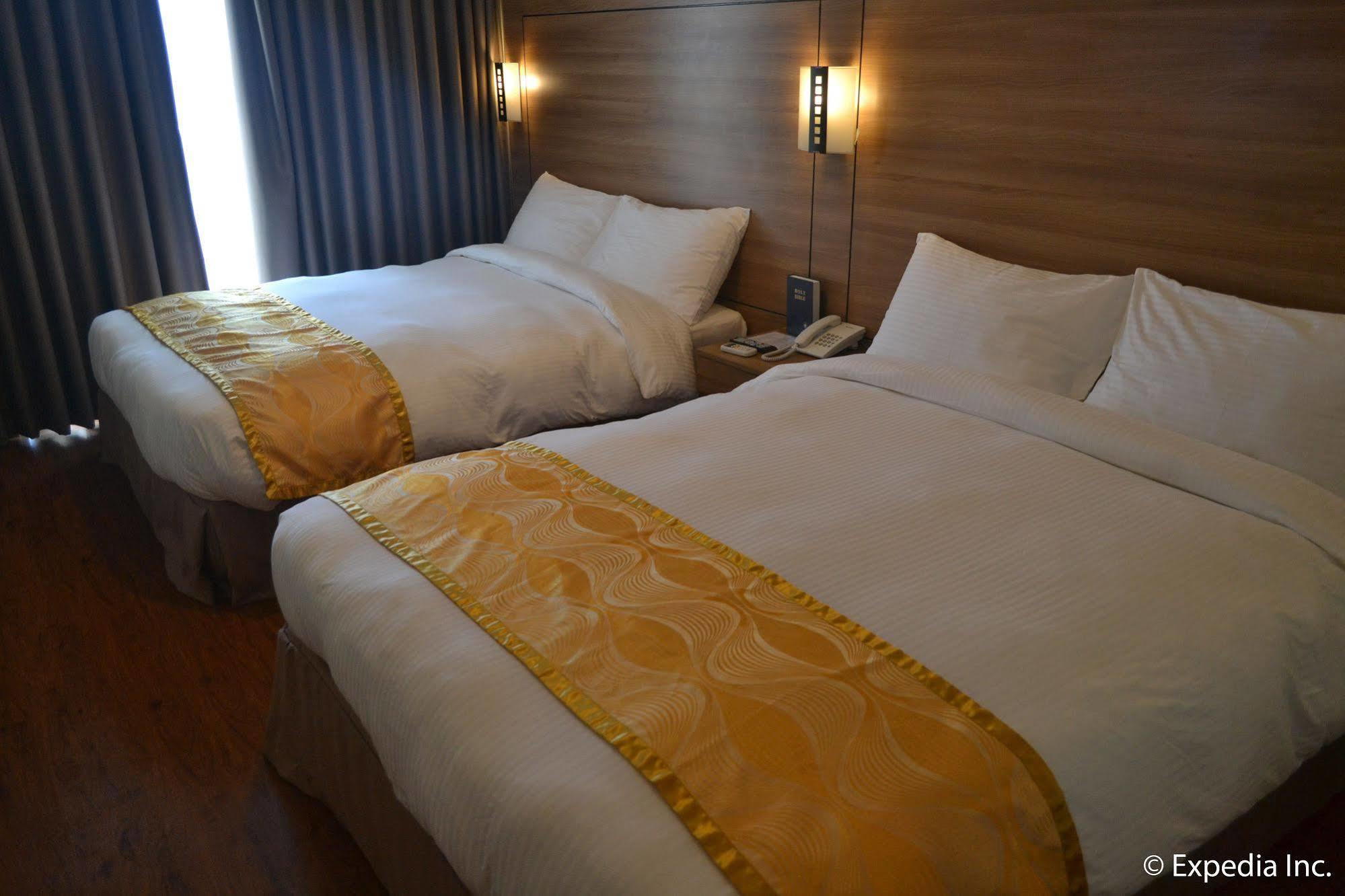 Vista Real Hotel Tagaytay City Exterior foto